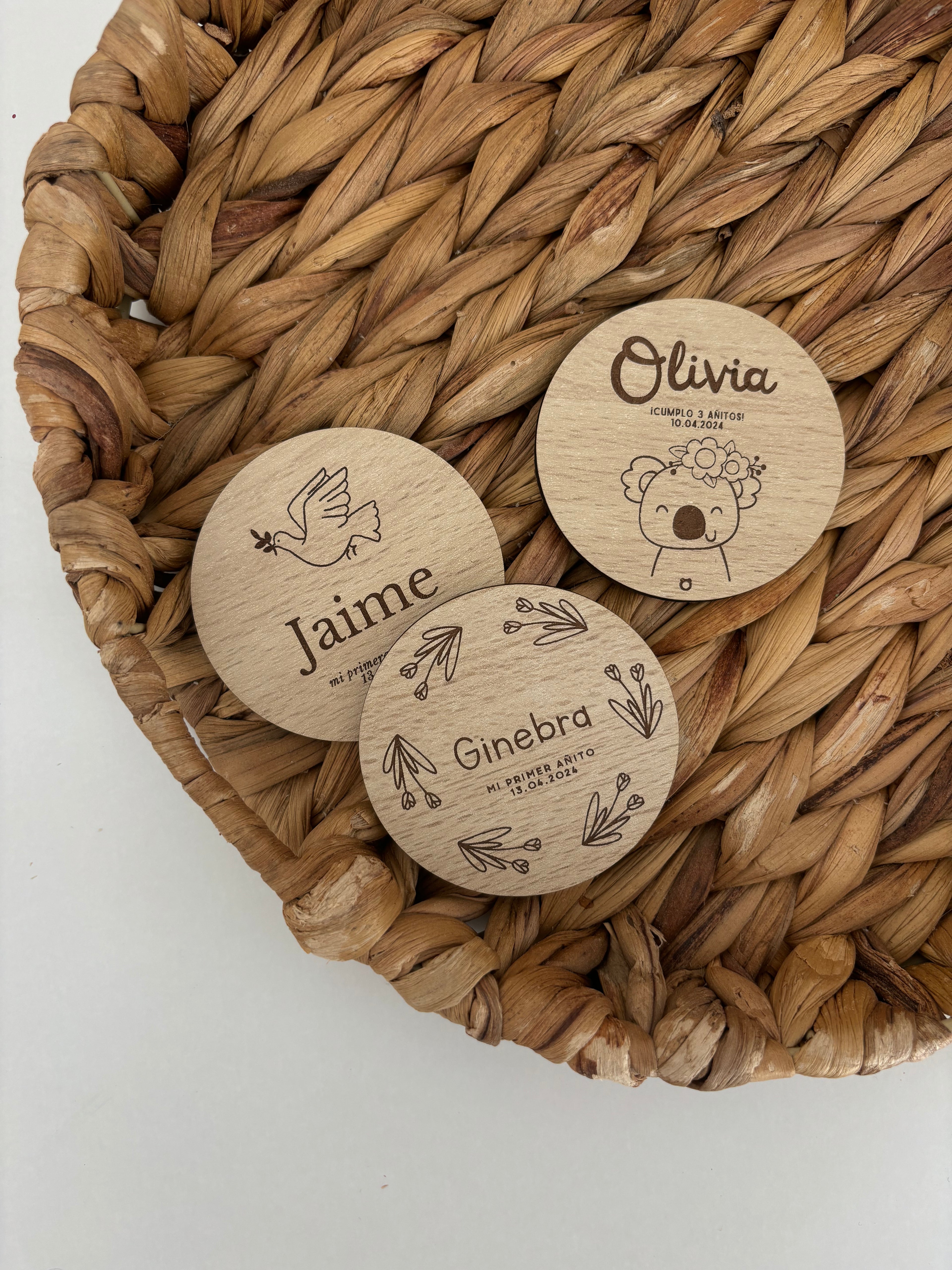 Imán de madera grabado